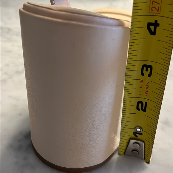 Ladies sandals like new fit size 7 1/2 to 8 1/2 - Picture 7 of 7